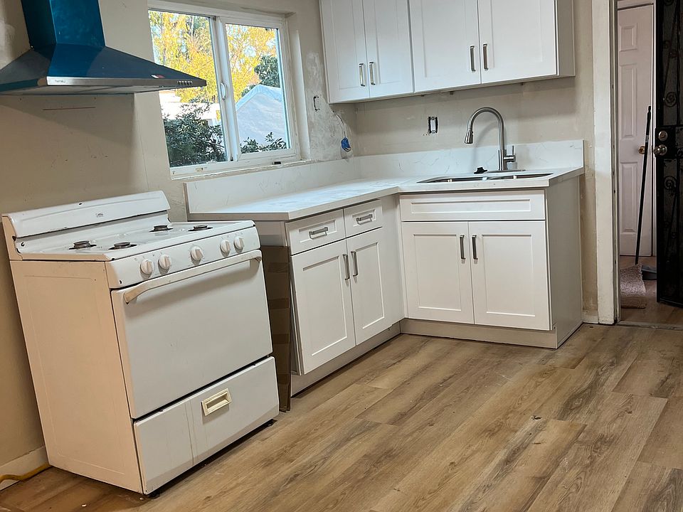 1st image of 606 W 4th Ave