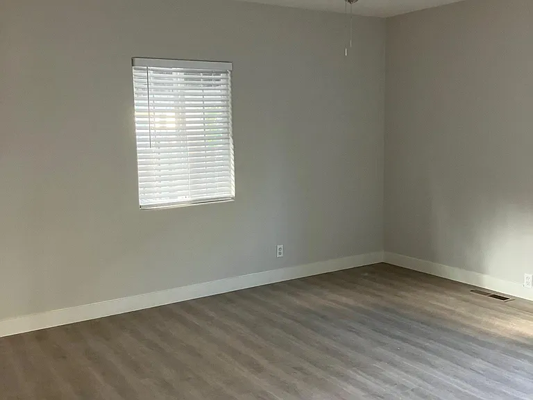 1536 Jefferson Ave — Photo 6