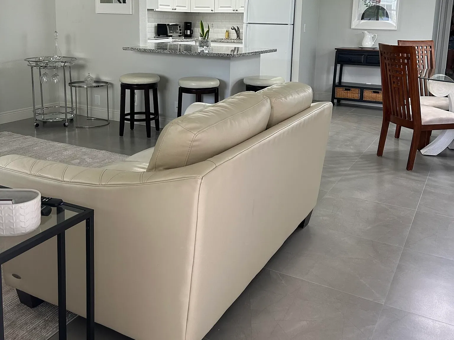 1 bed, 1.5 bath, 720 sqft, $1,800 — Photo 3
