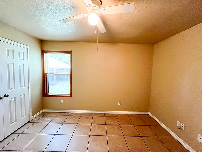 418 W Green Ave #A — Photo 23