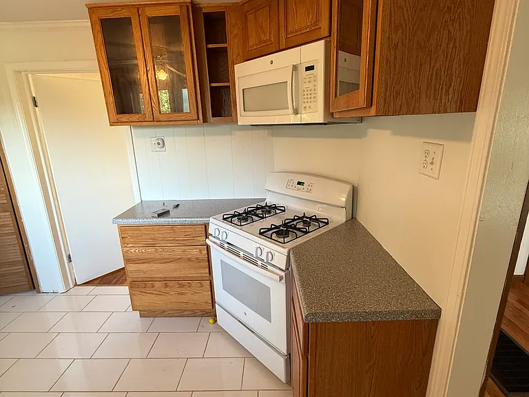 208 Church St — Photo 7