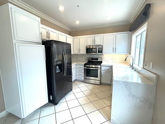 2nd image of 11472 Gower St