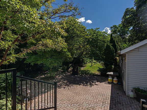4th image of 522 Mississagua St