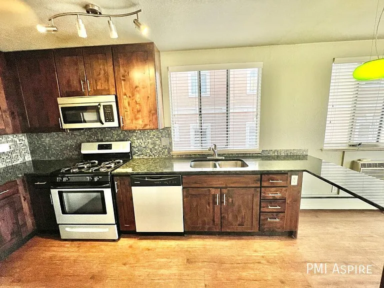 59 N Ogden St #10 — Photo 75