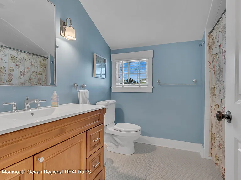 35 Bristol Pl — Photo 16