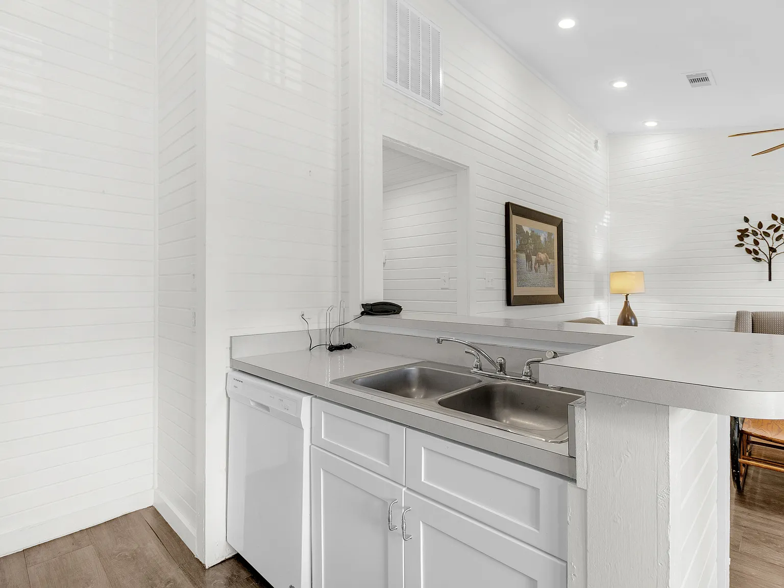 2 bed, 713 sqft, $1,250 — Photo 3