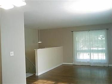 3rd image of 7611 Venice Dr NE