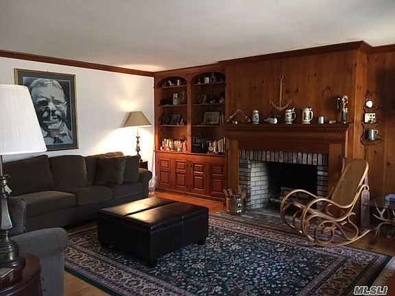 3rd image of 44 Fiddlers Green Dr