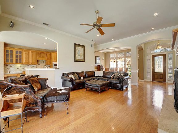 5th image of 226 Lone Wolf Ct
