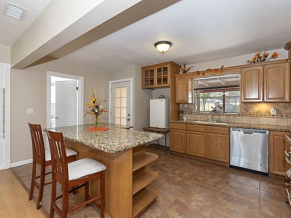 5th image of 3389 Garden Dr