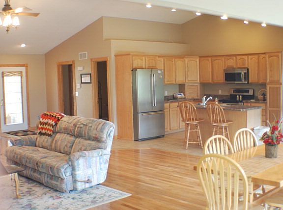 4th image of 10595 Wildflower Dr
