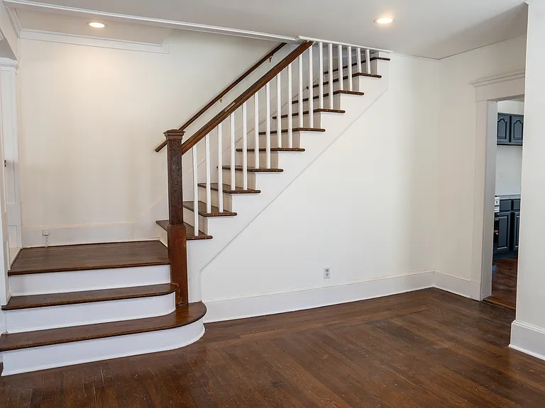 104 Thornton St — Photo 6