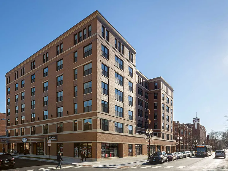 Our pet-friendly 1- and 2-bedroom industrial inspired lofts feature clean, modern finishes, black steel-framed glass walls and accents of brick and stone.