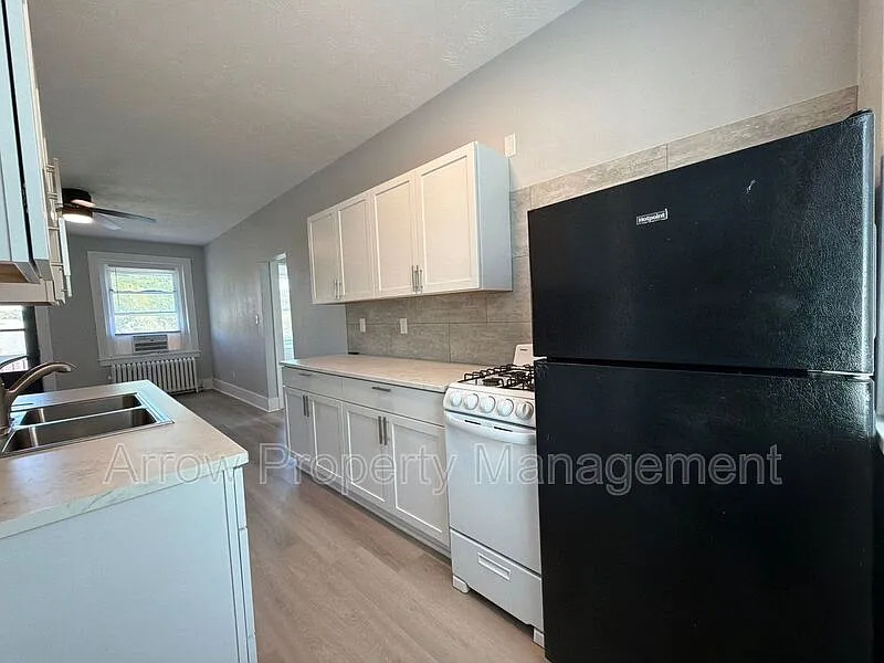 2 bed, 1.0 bath, 740 sqft, $850 — Photo 3