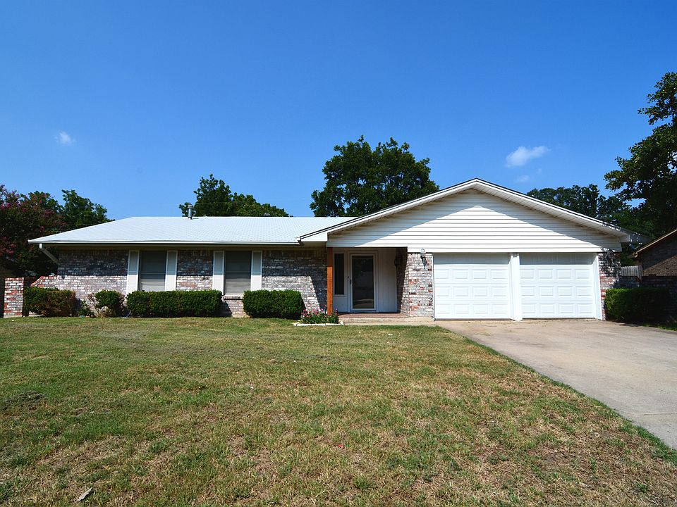 1st image of 1013 Mockingbird St