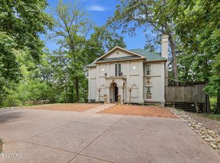 3720 Kingston Pike, Knoxville, TN 37919