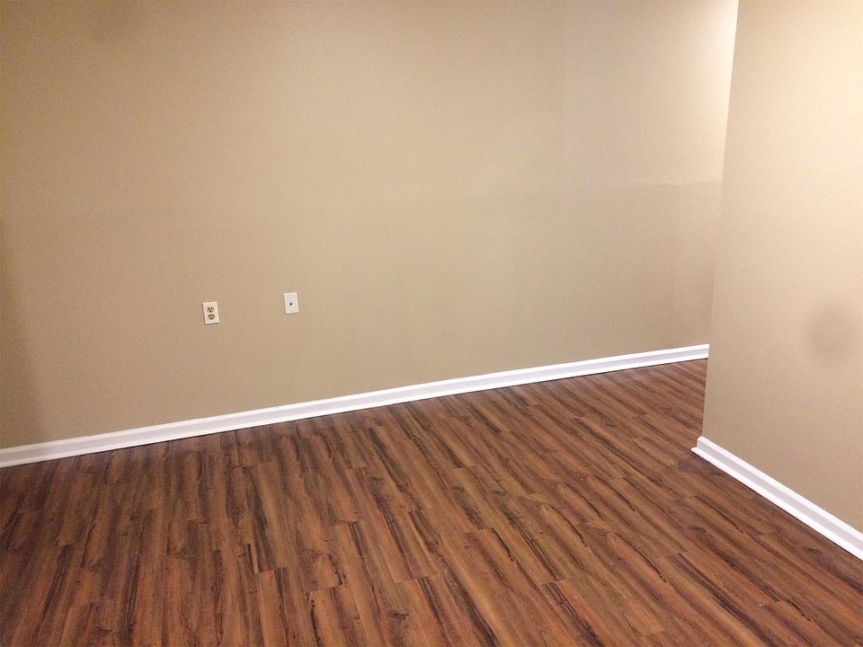 2nd image of 1667 Foxhaven Dr APT 8