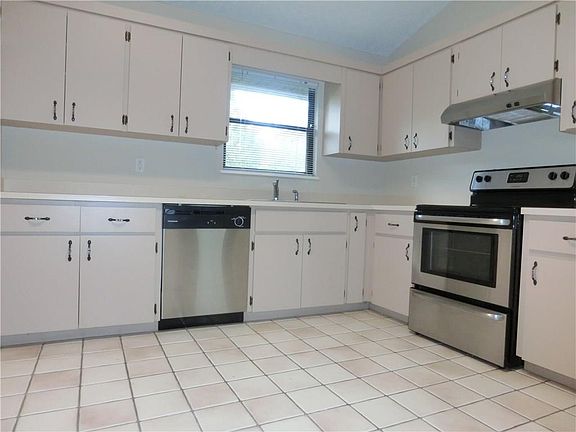 3rd image of 87 47th Ave