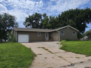 612 E Elm St, Sutton, NE 68979