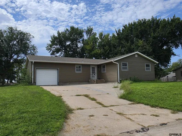 612 E Elm St, Sutton, NE 68979