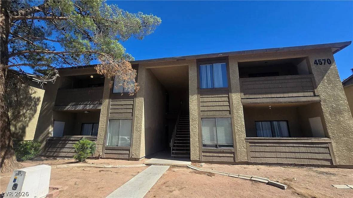 2 bed, 2.0 bath, 918 sqft, $1,395 — Photo 1