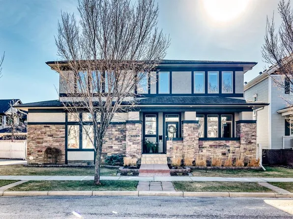 22 W Angle St SW, Calgary, AB T3E 0V6