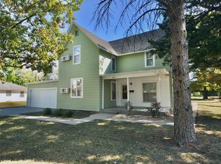 412 N Cedar St, Marion, KS 66861
