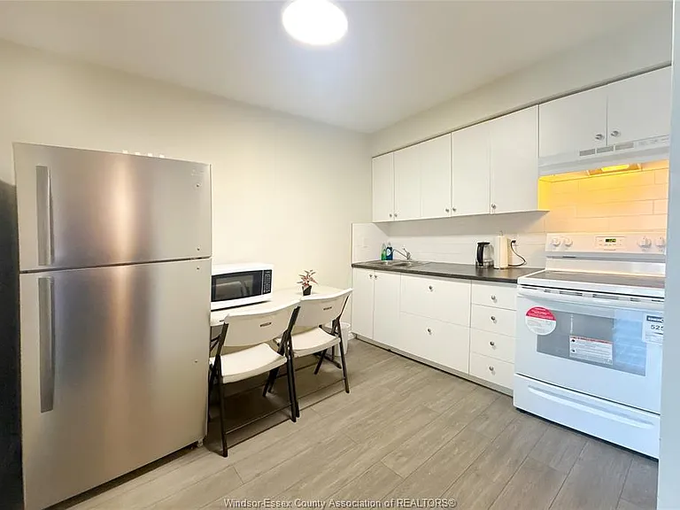 2136 Wyandotte St W #21 — Photo 6