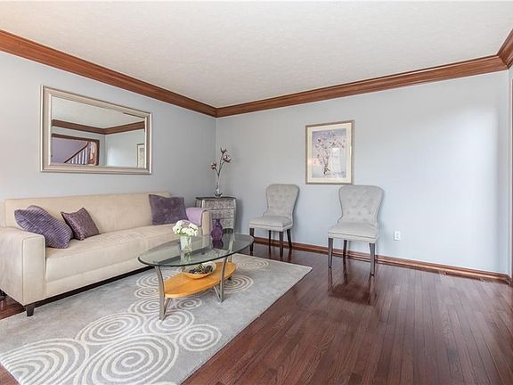 5th image of 6552 Woodbury Dr