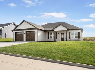 2482 Greenside Dr, Boonville, MO 65233
