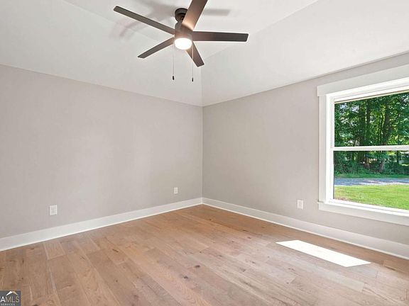 5th image of 1528 New Light Rd