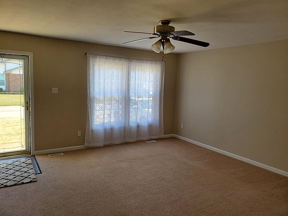 Living room that has been freshly painted.
