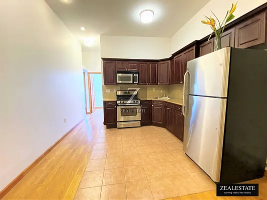 Rented by ZealEstate Group Inc | media 29