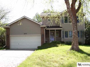 8017 Prescott Cir, Lincoln, NE 68506