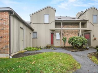 25 Far View Cmns #25, Southbury, CT 06488