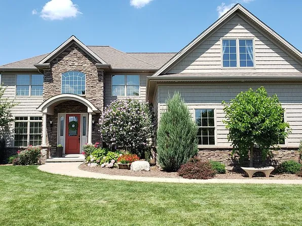 5715 Woodruff Dr, Clarence Center, NY 14032