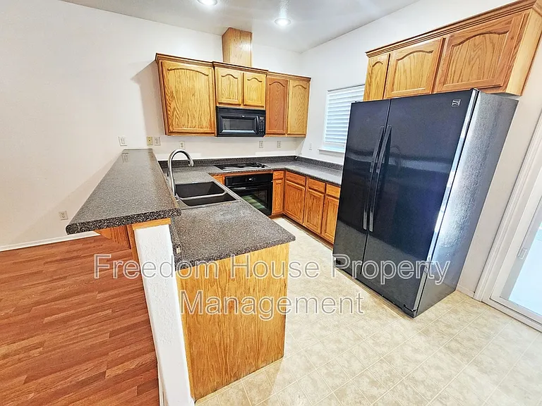 530 E Bourbon St #4 — Photo 10