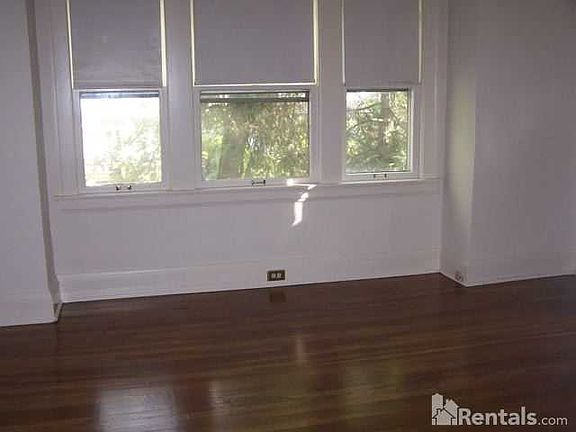 3rd image of 2440 Woodmere Dr