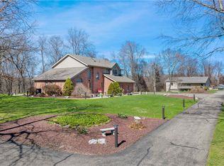 100 Judy Dr, Carnegie, PA 15106