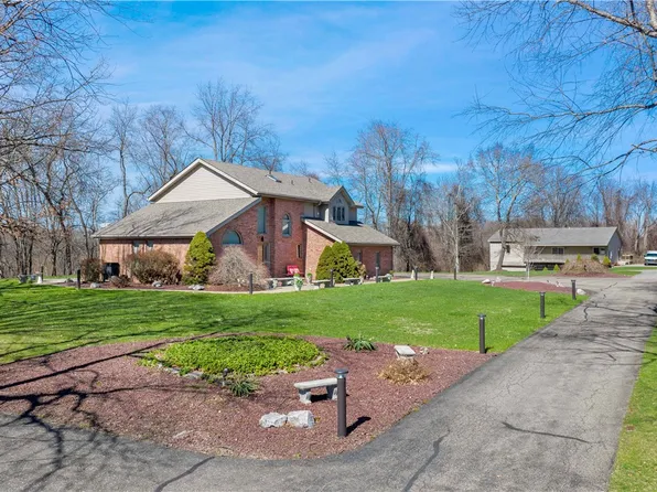 100 Judy Dr, Carnegie, PA 15106