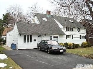 41 Eagle Ln, Levittown, NY 11756
