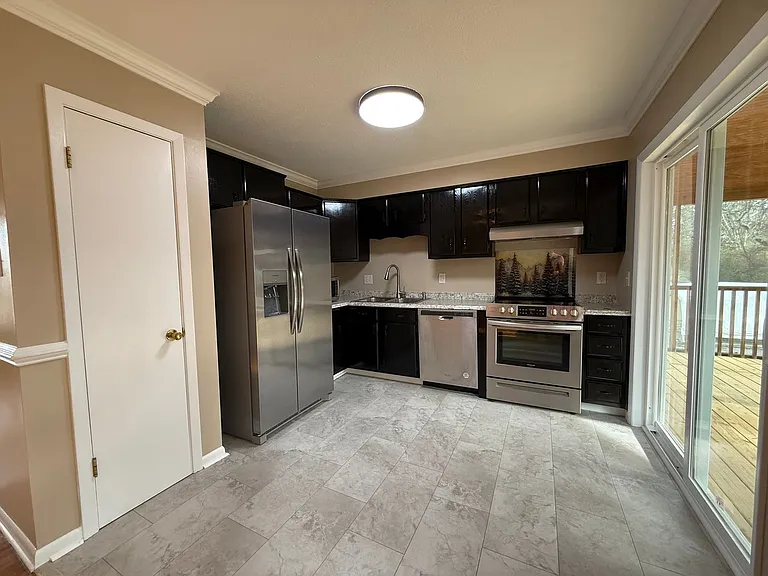 220 Brampton Rd — Photo 11