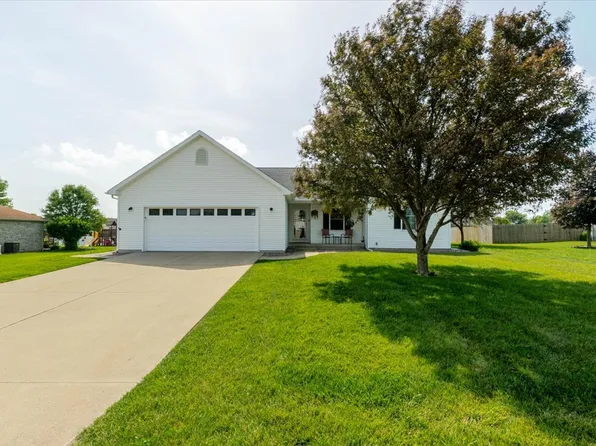 412 Sunset Dr, Colfax, IL 61728