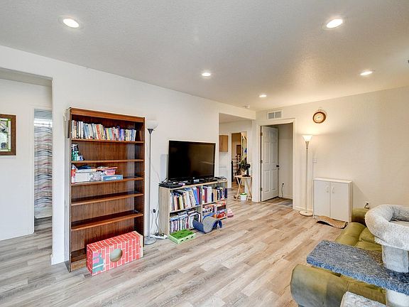 2nd image of 2211 C St NW