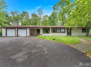 36 Wheeler Rd, Kendall Park, NJ 08824
