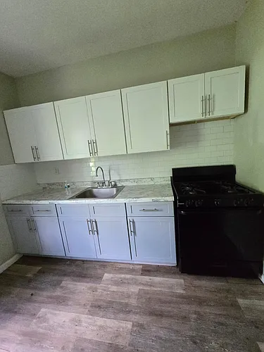 76 Eaton Pl Photo 1