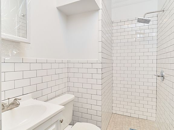 4th image of 319 E 83rd St APT 4B