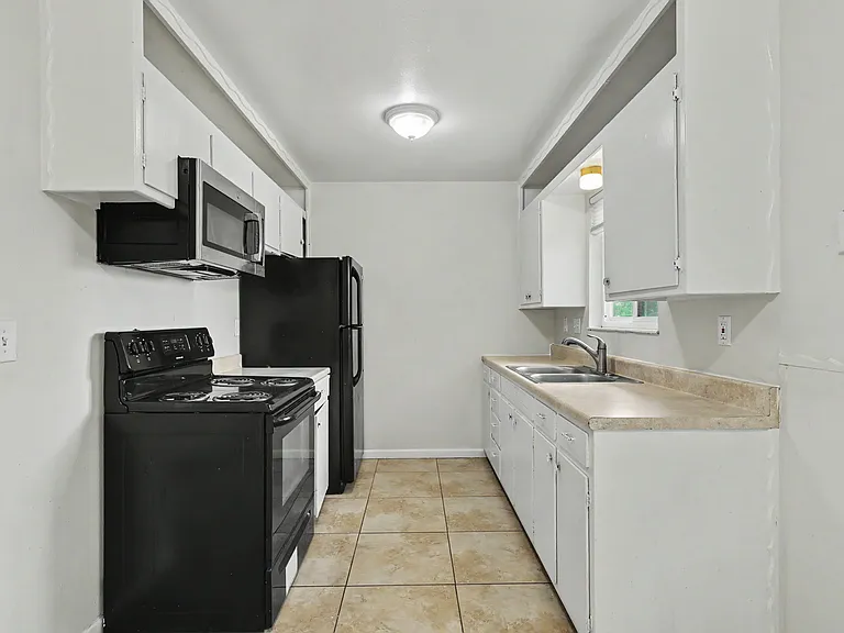 1731 Auburn Dr — Photo 8