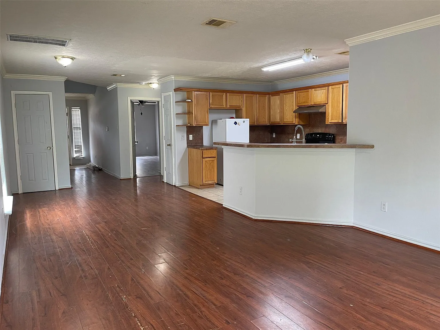 4 bed, 2.5 bath, 1980 sqft, $1,800 — Photo 4