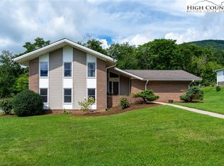 403 College Ave, West Jefferson, NC 28694